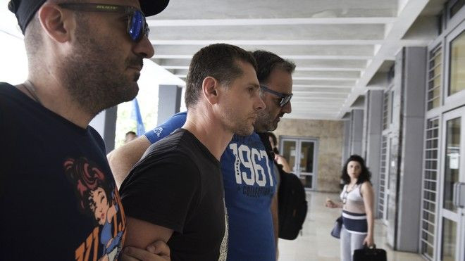 Ξεκίνησε η δίκη του 38χρονου για ξέπλυμα με Bitcoin που «διεκδικούν» ΗΠΑ και Ρωσία -Με την Αγία Γραφή η σύζυγός του ψέλνει προσευχές